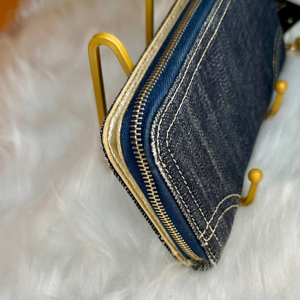 CHANEL Blue Denim Wallet with Gold Details - Picture 10 of 14